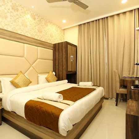 Hotel Malhotra Inn 50 Meter From Golden Temple أمريتسار المظهر الخارجي الصورة