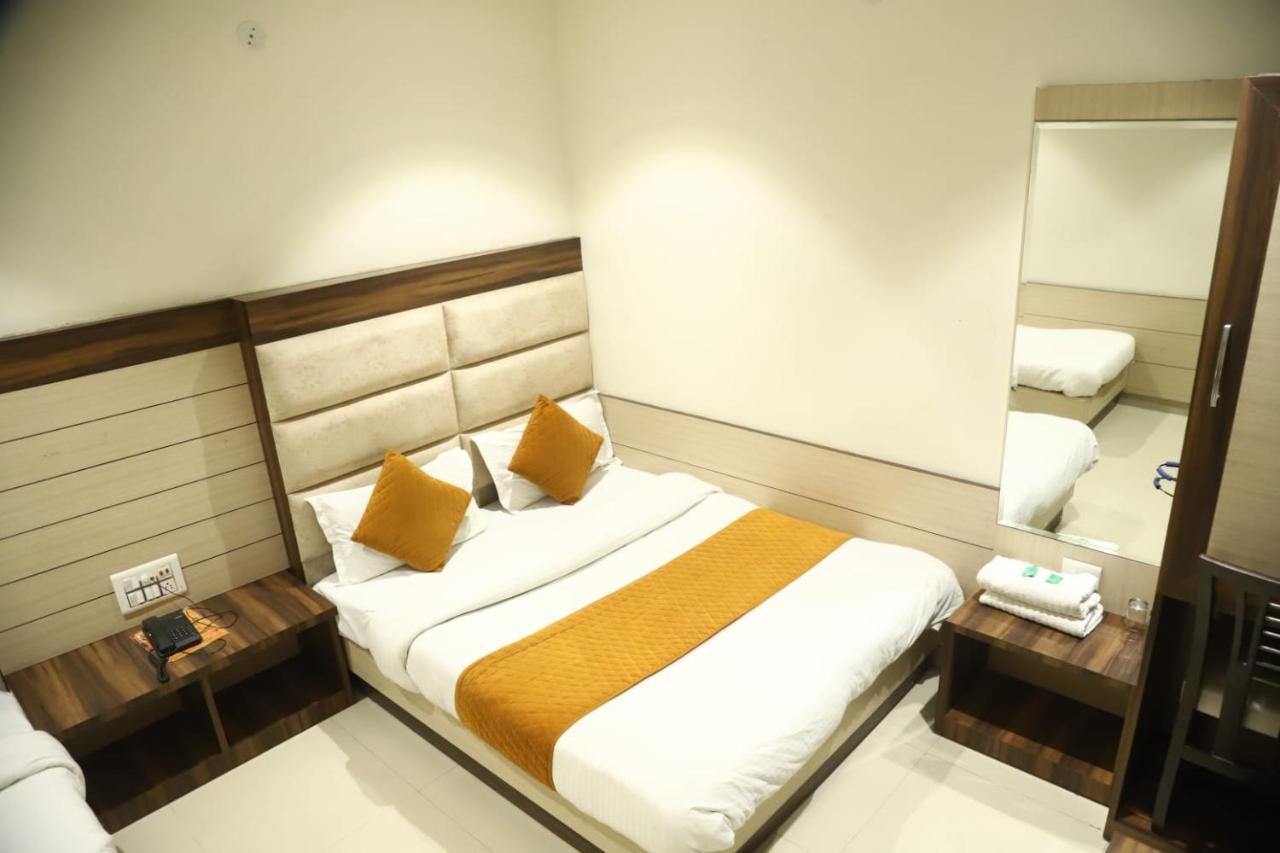 Hotel Malhotra Inn 50 Meter From Golden Temple أمريتسار المظهر الخارجي الصورة