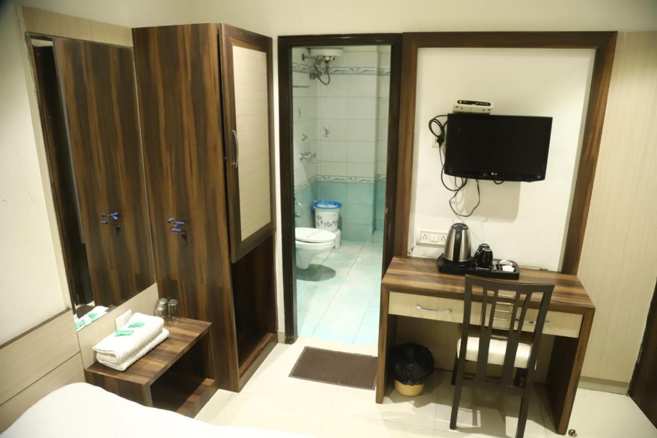 Hotel Malhotra Inn 50 Meter From Golden Temple أمريتسار المظهر الخارجي الصورة