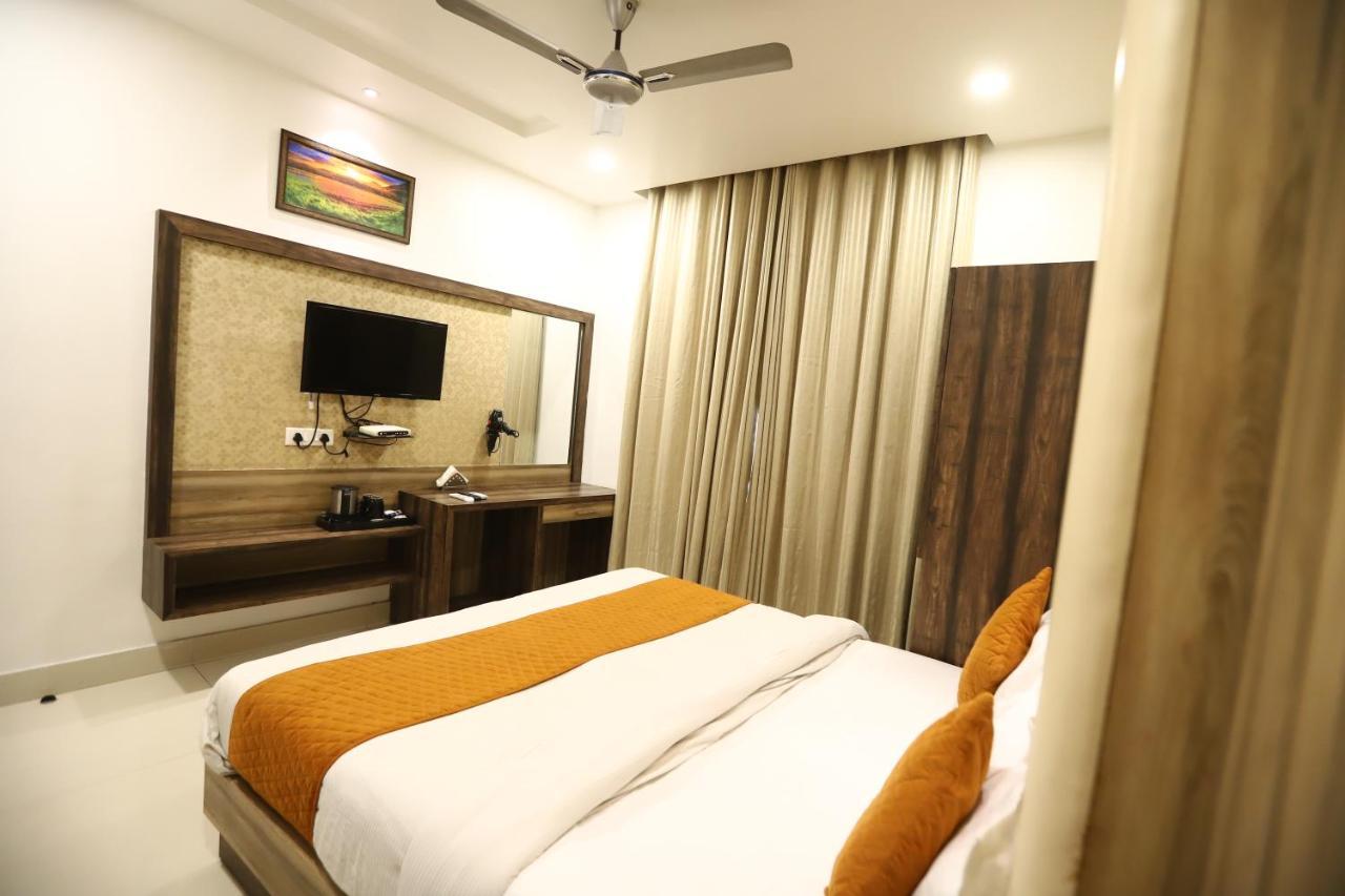 Hotel Malhotra Inn 50 Meter From Golden Temple أمريتسار المظهر الخارجي الصورة