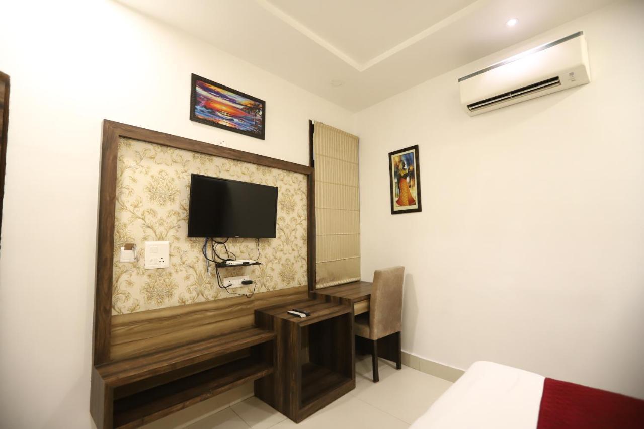 Hotel Malhotra Inn 50 Meter From Golden Temple أمريتسار المظهر الخارجي الصورة