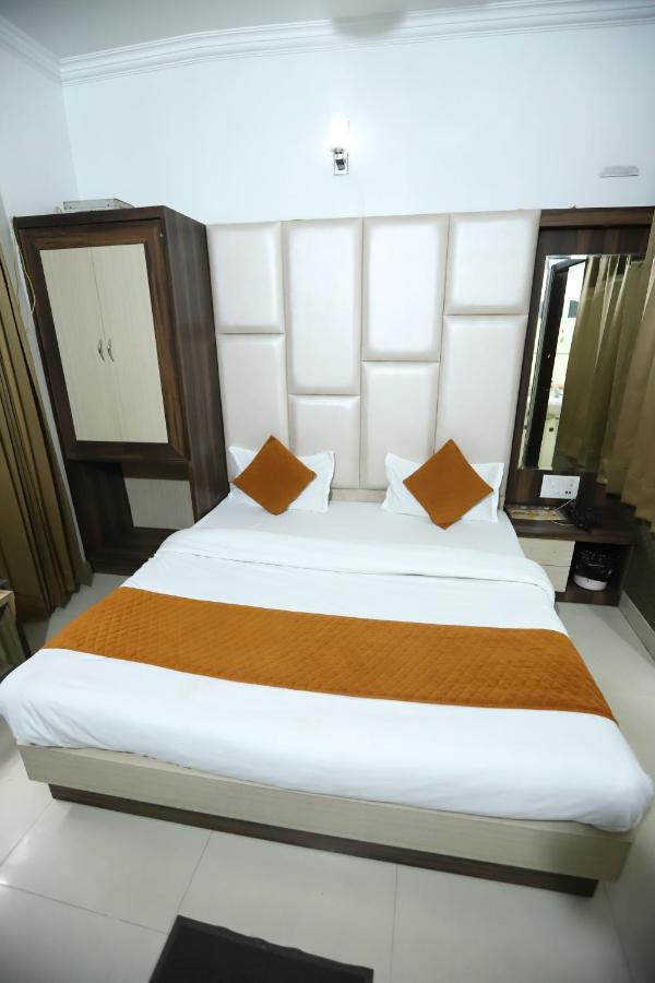 Hotel Malhotra Inn 50 Meter From Golden Temple أمريتسار المظهر الخارجي الصورة
