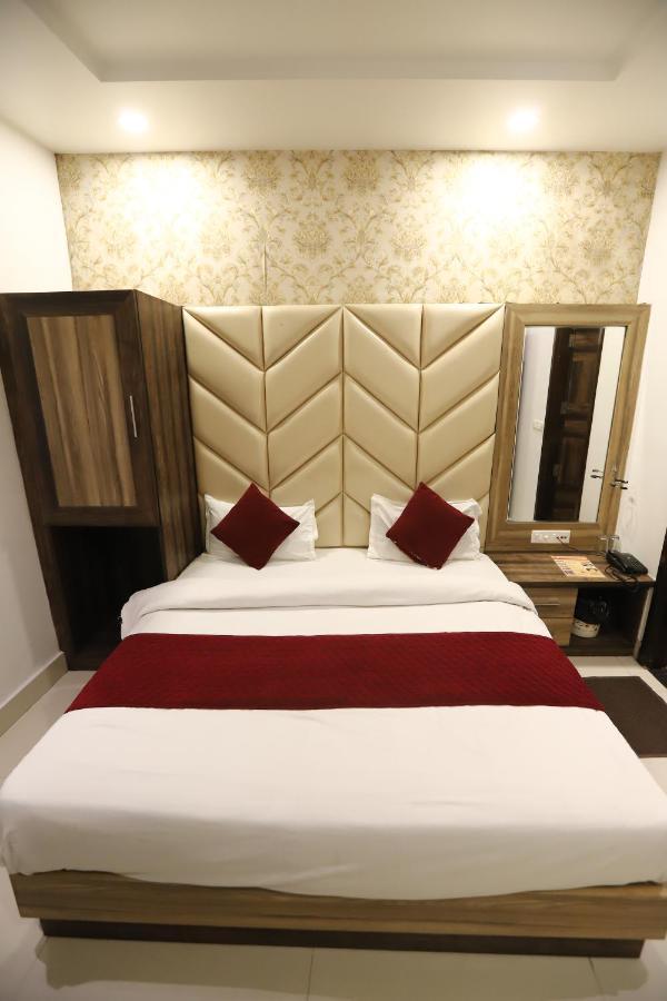 Hotel Malhotra Inn 50 Meter From Golden Temple أمريتسار المظهر الخارجي الصورة