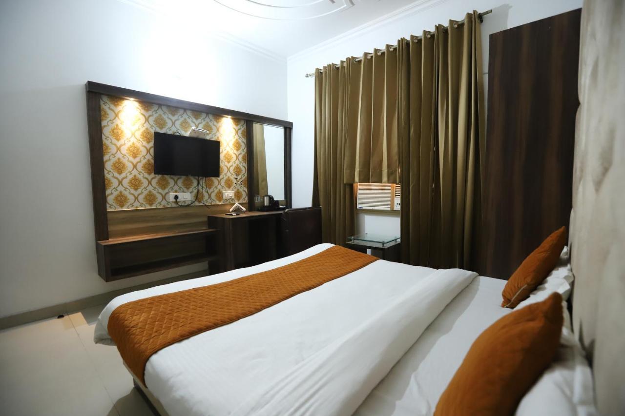 Hotel Malhotra Inn 50 Meter From Golden Temple أمريتسار المظهر الخارجي الصورة