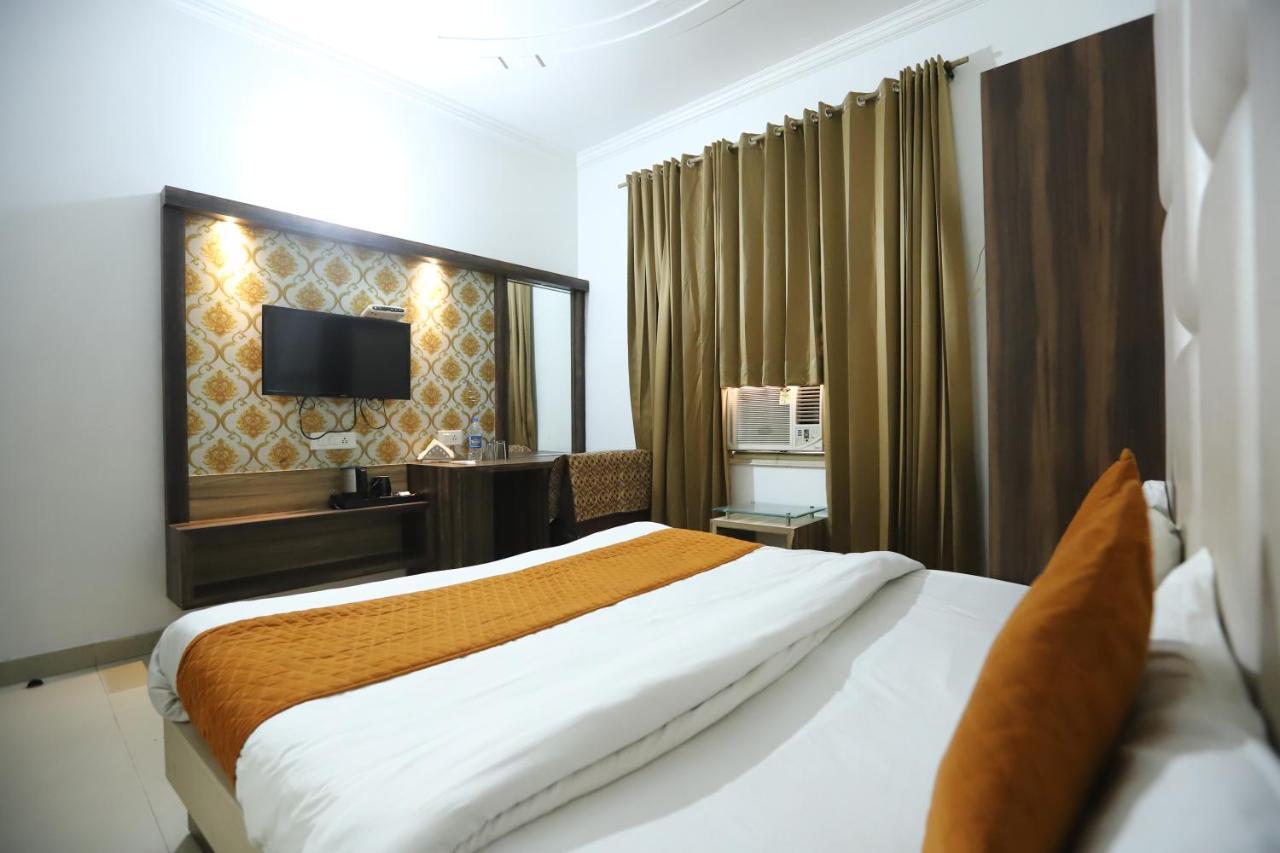 Hotel Malhotra Inn 50 Meter From Golden Temple أمريتسار المظهر الخارجي الصورة