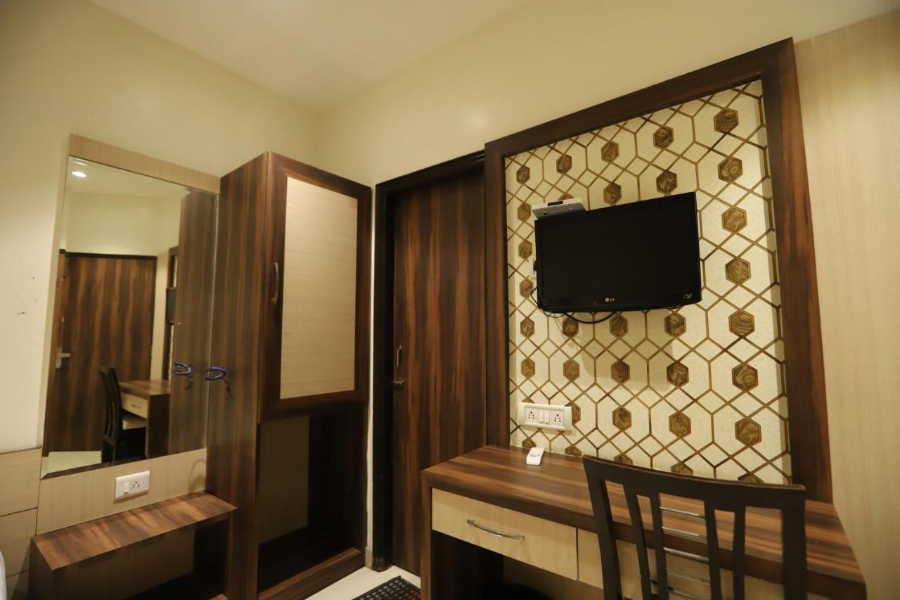 Hotel Malhotra Inn 50 Meter From Golden Temple أمريتسار المظهر الخارجي الصورة