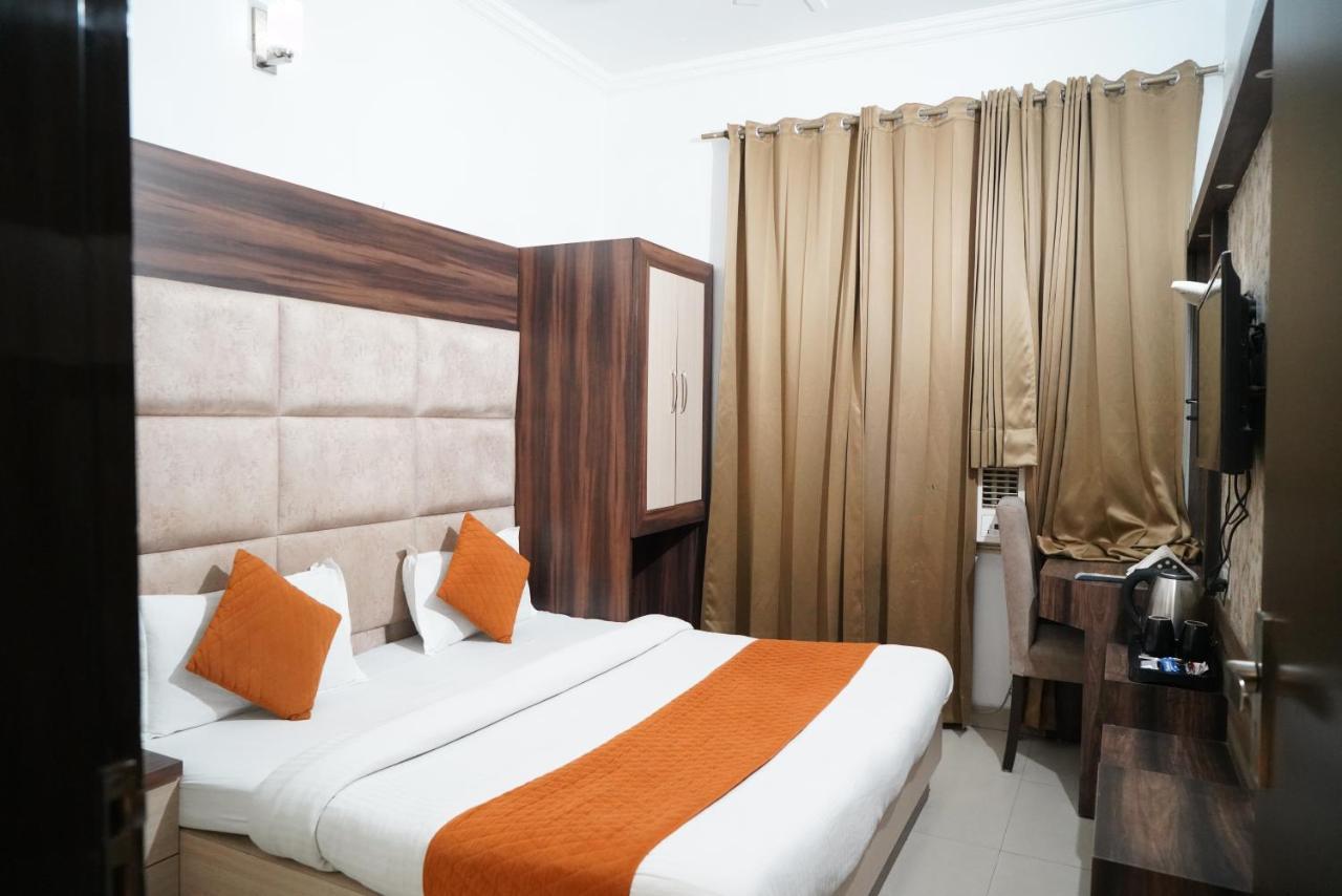 Hotel Malhotra Inn 50 Meter From Golden Temple أمريتسار المظهر الخارجي الصورة