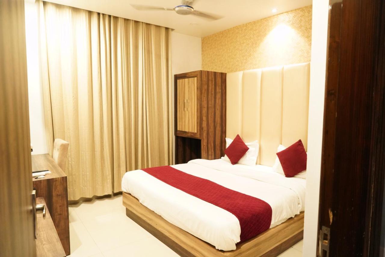 Hotel Malhotra Inn 50 Meter From Golden Temple أمريتسار المظهر الخارجي الصورة