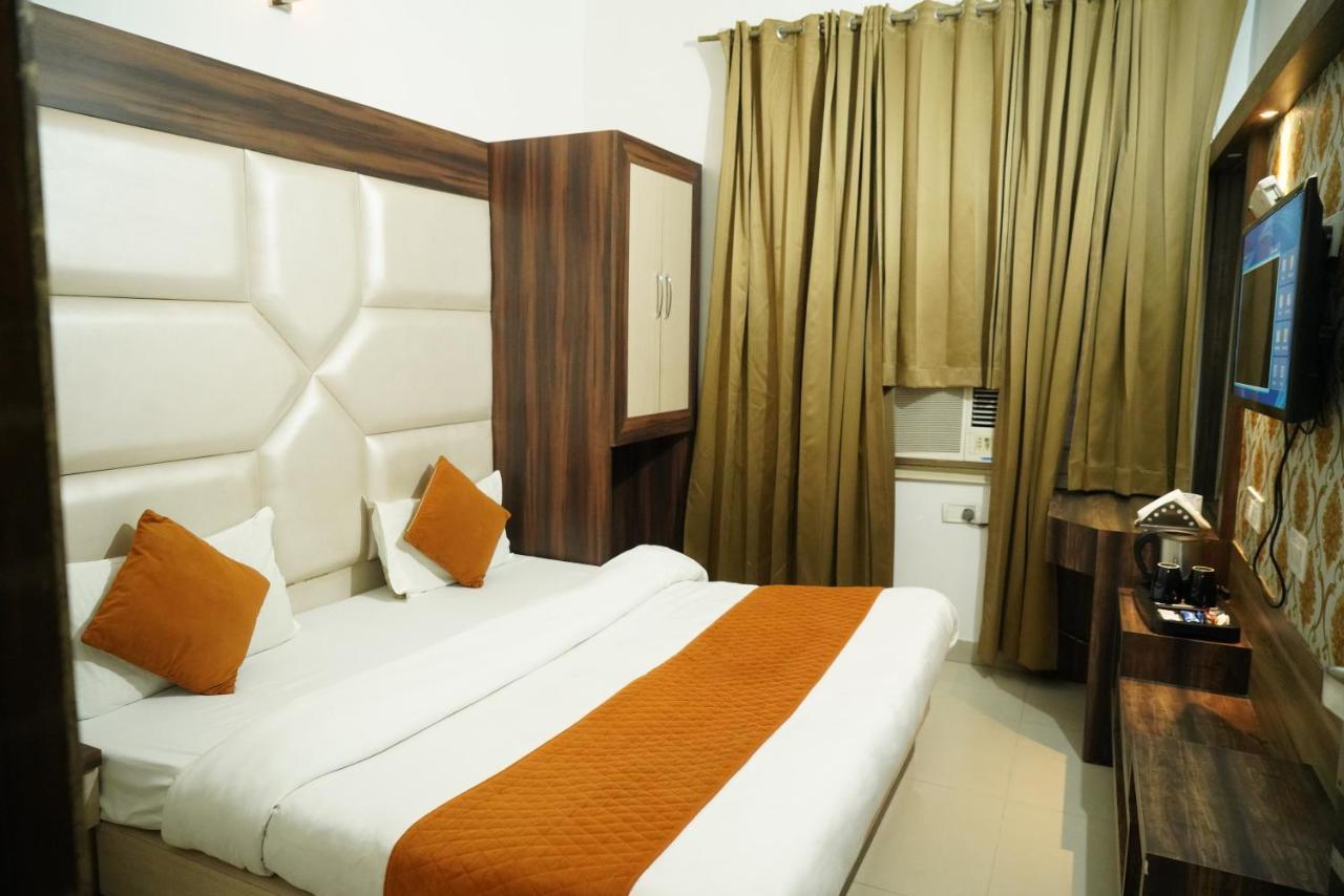 Hotel Malhotra Inn 50 Meter From Golden Temple أمريتسار المظهر الخارجي الصورة
