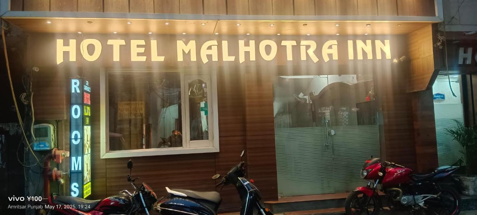 Hotel Malhotra Inn 50 Meter From Golden Temple أمريتسار المظهر الخارجي الصورة