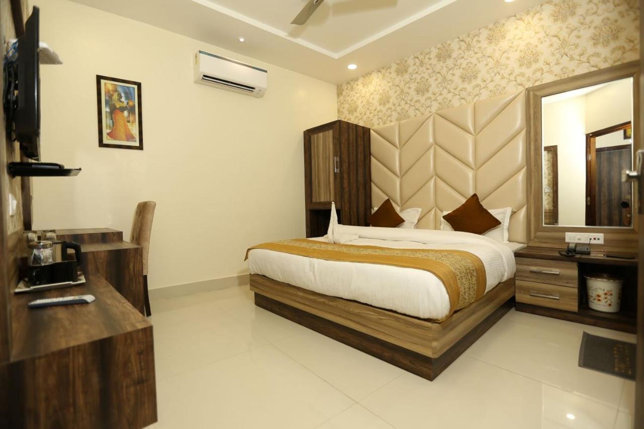 Hotel Malhotra Inn 50 Meter From Golden Temple أمريتسار المظهر الخارجي الصورة